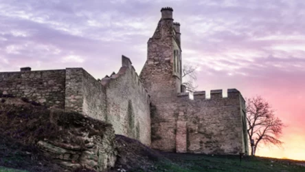 Miasto zamknięte w murach. Dlaczego Szydłów zasługuje na miano "polskiego Carcassonne"? [halo tu wakacje]