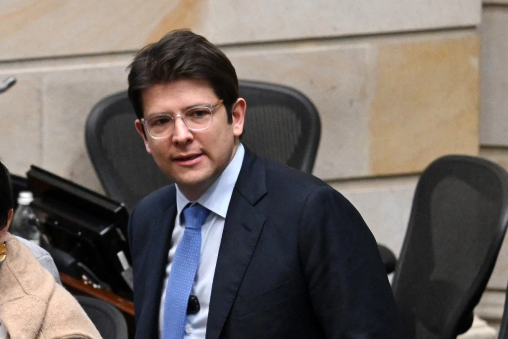 Miguel Uribe Turbay postrzelony podczas wiecu w Bogocie Miguel Uribe Turbay postrzelony podczas wiecu w Bogocie
