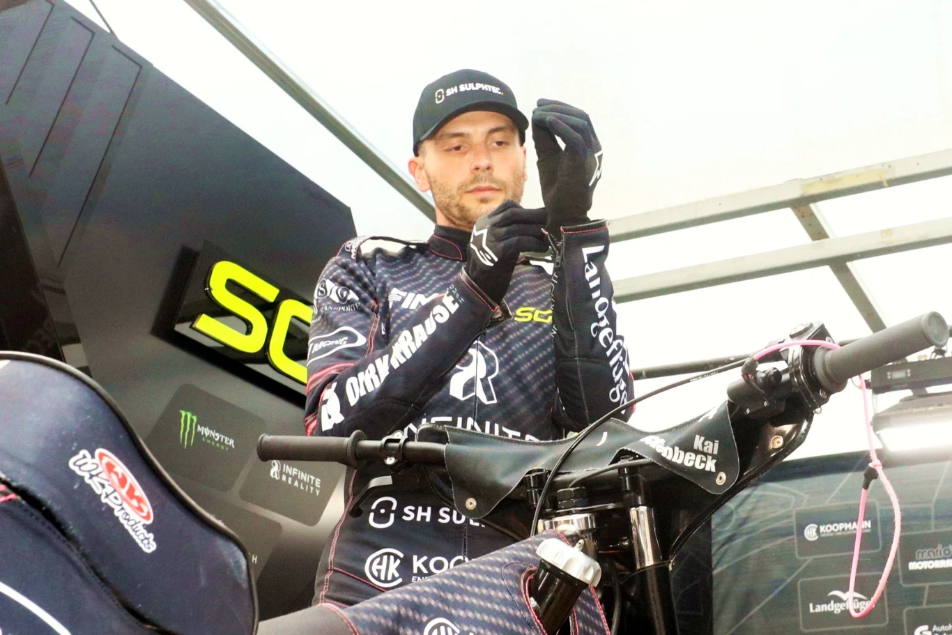 Kai Huckenbeck jest tłem dla rywali w cyklu Grand Prix