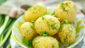 Sprawdzamy, dlaczego warto jeść młode ziemniaki