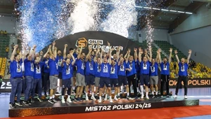 Zawodnicy Orlen Wisły Płock świętujący zdobycie mistrzostwa Polski