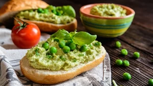 Zjedz lato na kanapce. Te sezonowe pasty do chleba zrobisz w 15 minut