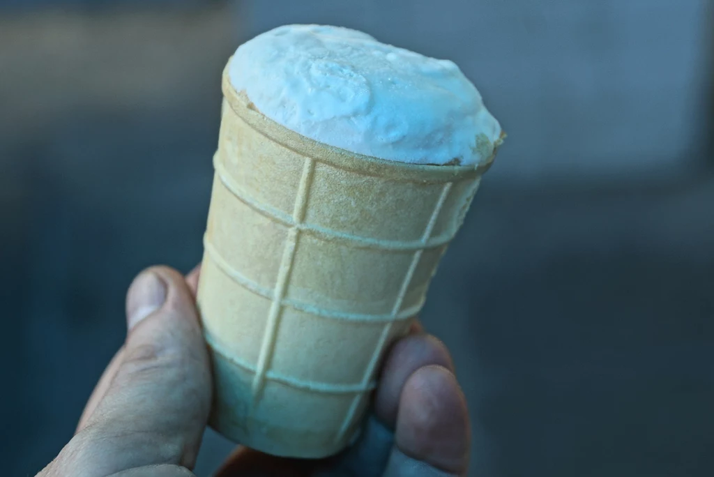 Dietetyk na własnej skórze sprawdził, jak szkodliwe jest jedzenie lodów przed snem Dietetyk na własnej skórze sprawdził, jak szkodliwe jest jedzenie lodów przed snem