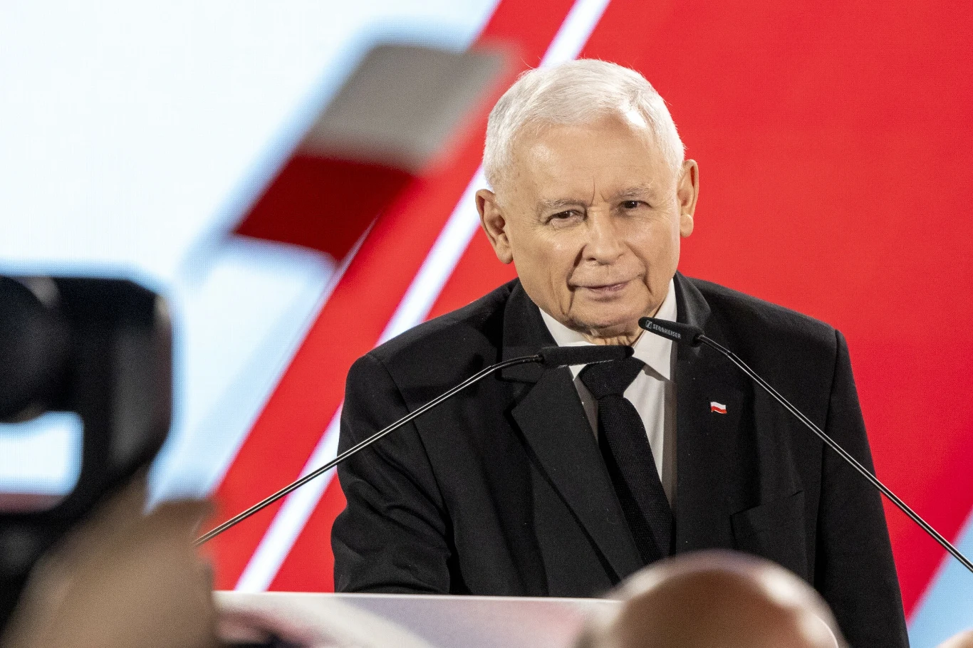 Jarosław Kaczyński faworytem w wyborach na prezesa Jarosław Kaczyński faworytem w wyborach na prezesa