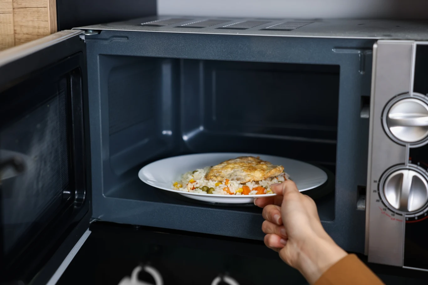 Czego nie można podgrzewać w mikrofali? Czego nie można podgrzewać w mikrofali?