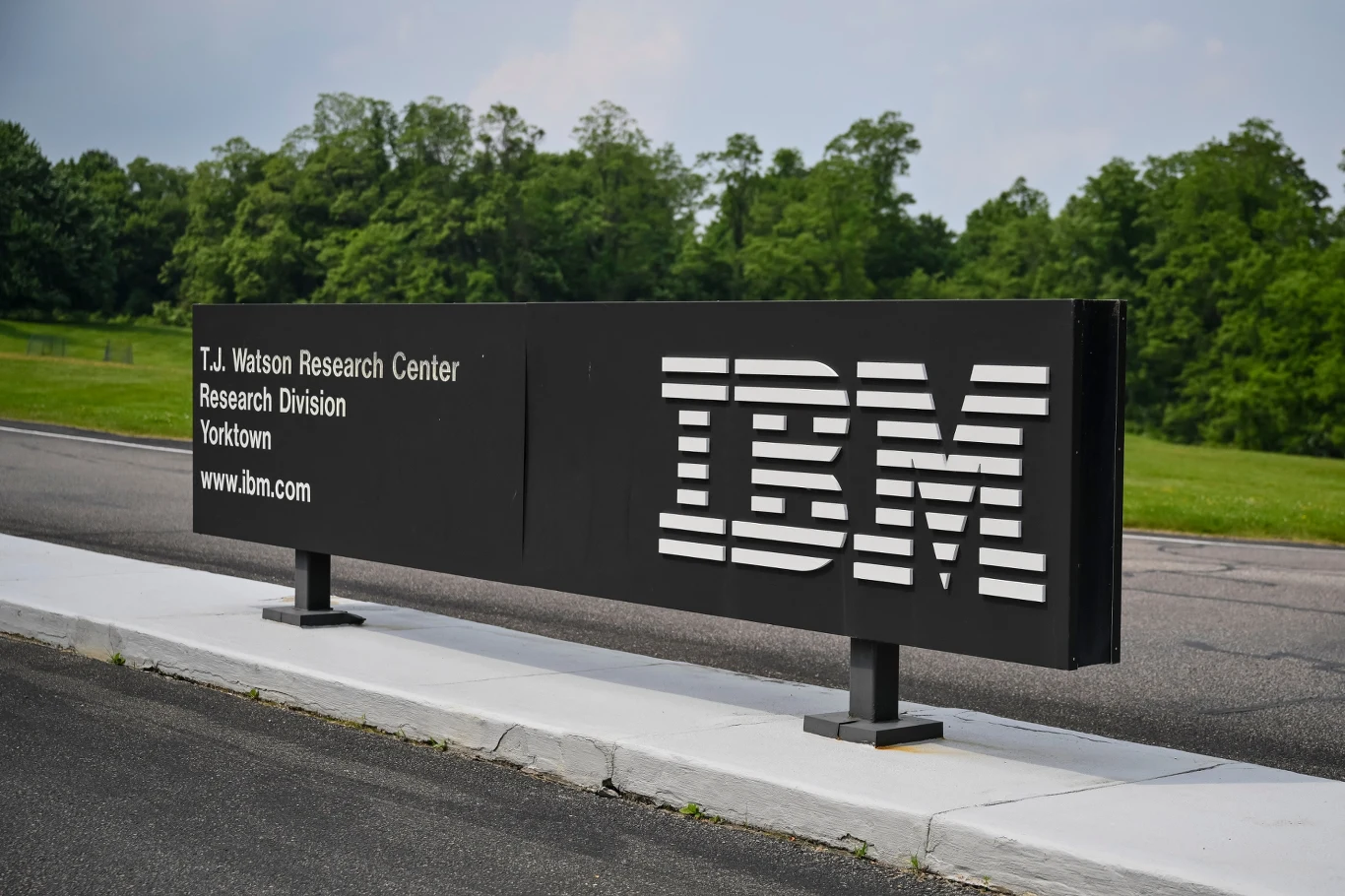 Najpotężniejszy i pierwszy na świecie komputer kwantowy odporny na błędy. Jego powstanie ogłosił IBM Najpotężniejszy i pierwszy na świecie komputer kwantowy odporny na błędy. Jego powstanie ogłosił IBM