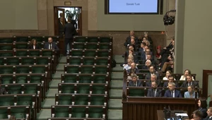Puste ławy PiS w Sejmie. Przemawia premier Donald Tusk