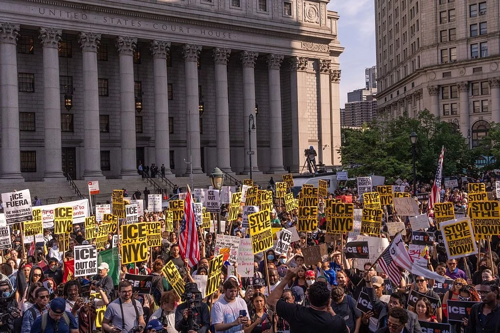 Demonstracje w Nowym Jorku. Protestujący żądają wycofania ICE z miasta Demonstracje w Nowym Jorku. Protestujący żądają wycofania ICE z miasta