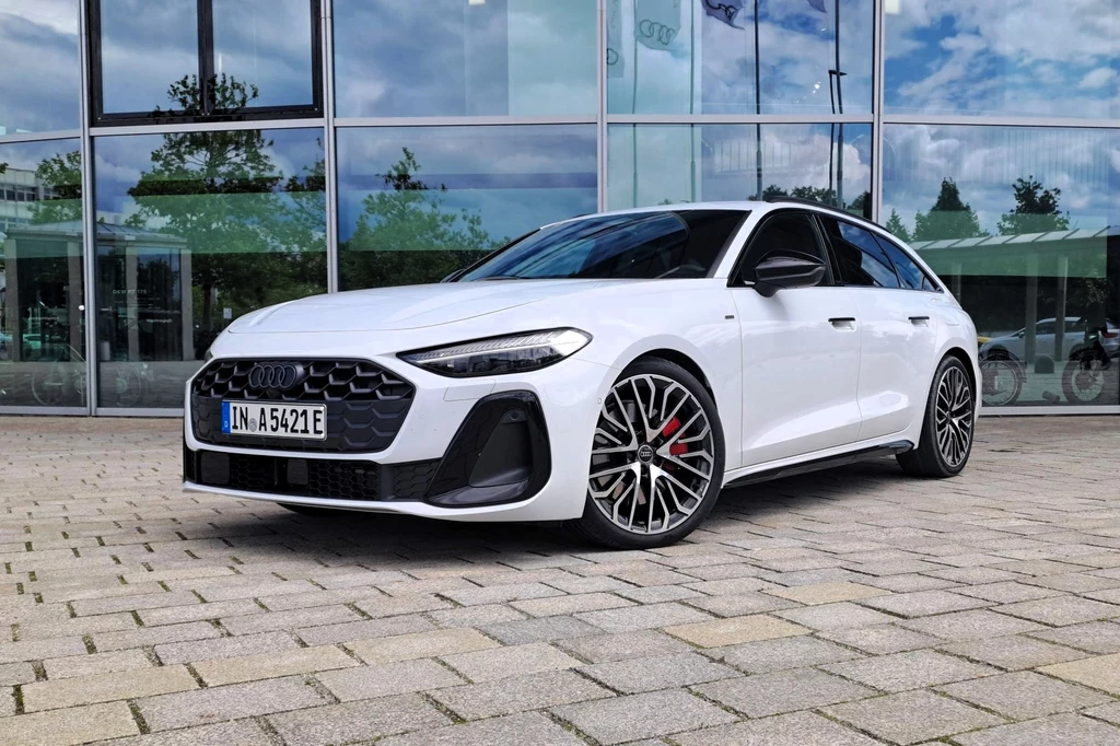 Audi A5 po raz pierwszy w historii zostało wyposażone w hybrydę plug-in. Audi A5 po raz pierwszy w historii zostało wyposażone w hybrydę plug-in.