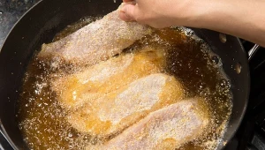 Polacy uwielbiają i często jedzą. Niestety, ta ryba miewa pasożyty