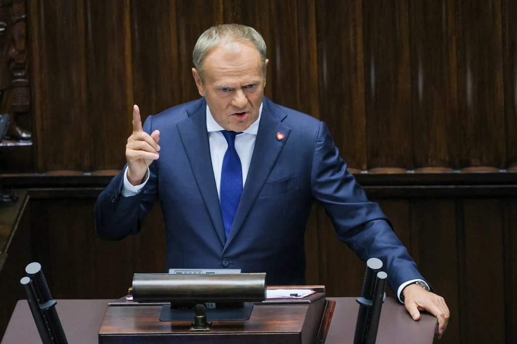 Premier Donald Tusk przemawia na sali obrad Sejmu w Warszawie, 11 bm. Premier Tusk przedstawia w Sejmie wniosek o wotum zaufania dla rządu Premier Donald Tusk przemawia na sali obrad Sejmu w Warszawie, 11 bm. Premier Tusk przedstawia w Sejmie wniosek o wotum zaufania dla rządu