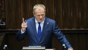 Premier Donald Tusk przemawia na sali obrad Sejmu w Warszawie, 11 bm. Premier Tusk przedstawia w Sejmie wniosek o wotum zaufania dla rządu