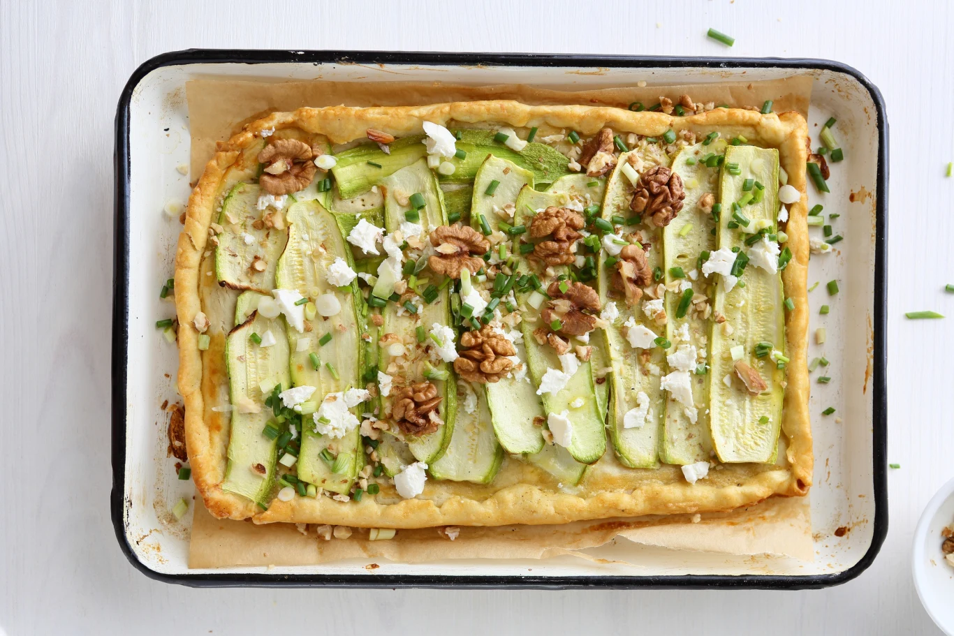 Wytrawna tarta z cukinią świetnie sprawdzi się podczas spotkań z rodziną i przyjaciółmi Wytrawna tarta z cukinią świetnie sprawdzi się podczas spotkań z rodziną i przyjaciółmi