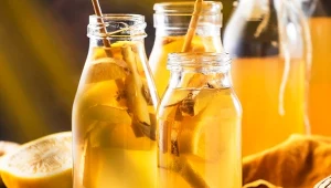 Napój z cytryny i imbiru dodaje energii i pozytywnie wpływa na organizm.