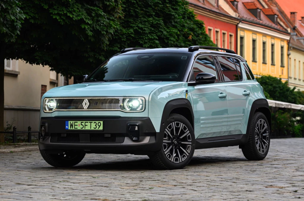 Renault 4 E-Tech electric jest już dostępne w polskich salonach.