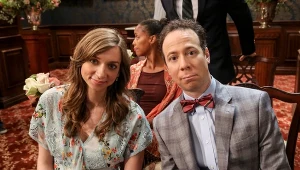 Lauren Lapkus i Kevin Sussman w serialu "Teoria wielkiego podrywu"