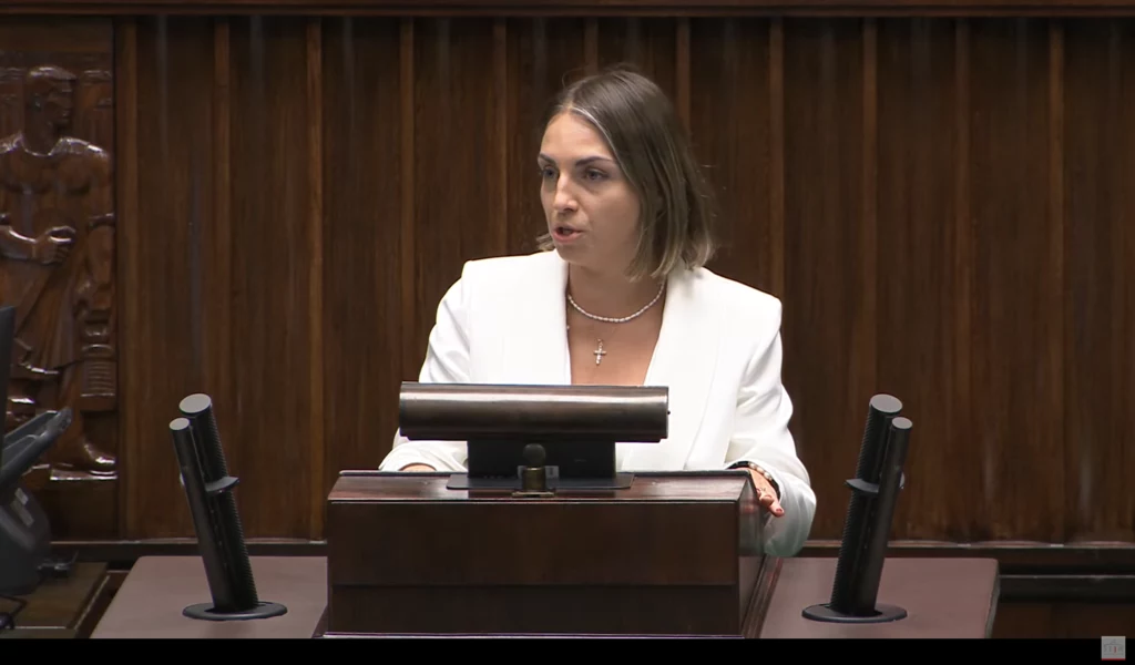 Kinga Gajewska podczas debaty nad wotum zaufania dla rządu Kinga Gajewska podczas debaty nad wotum zaufania dla rządu