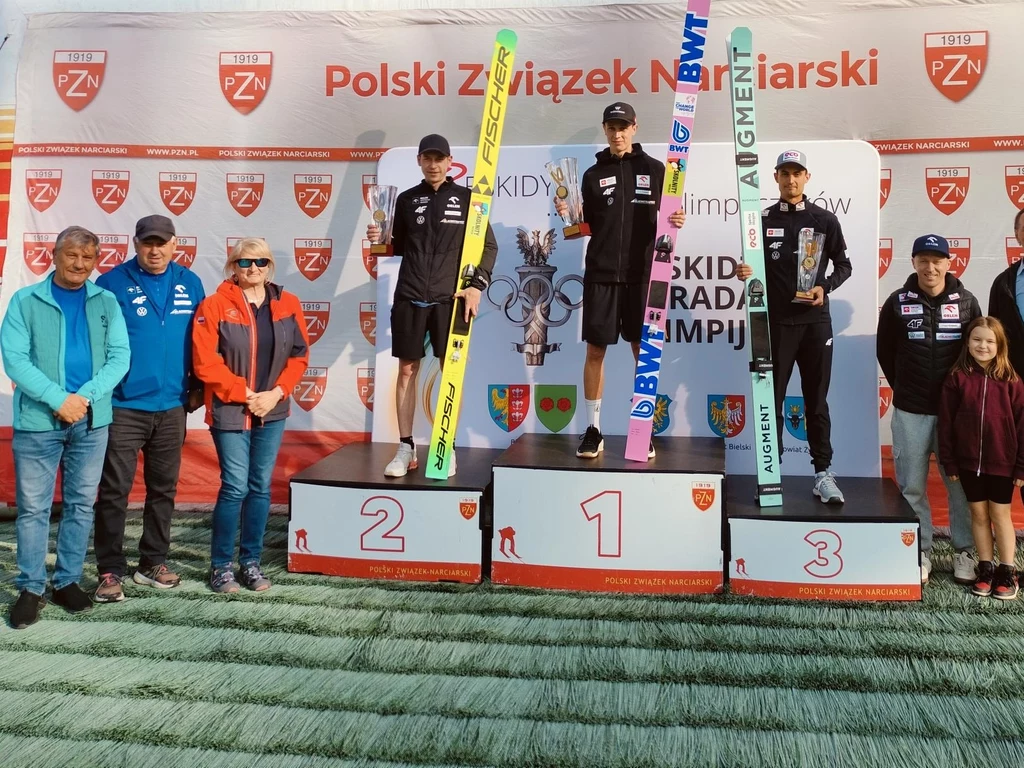 Na podium od lewej: Aleksander Zniszczoł, Paweł Wąsek i Maciej Kot Na podium od lewej: Aleksander Zniszczoł, Paweł Wąsek i Maciej Kot