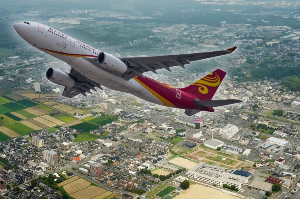 Linie lotnicze Hong Kong Airlines odwołały kilka połączeń do Japonii. Ludzie boją się podróżować w tym kierunki przez niepotwierdzone plotki o możliwym trzęsieniu ziemi w lipcu Linie lotnicze Hong Kong Airlines odwołały kilka połączeń do Japonii. Ludzie boją się podróżować w tym kierunki przez niepotwierdzone plotki o możliwym trzęsieniu ziemi w lipcu