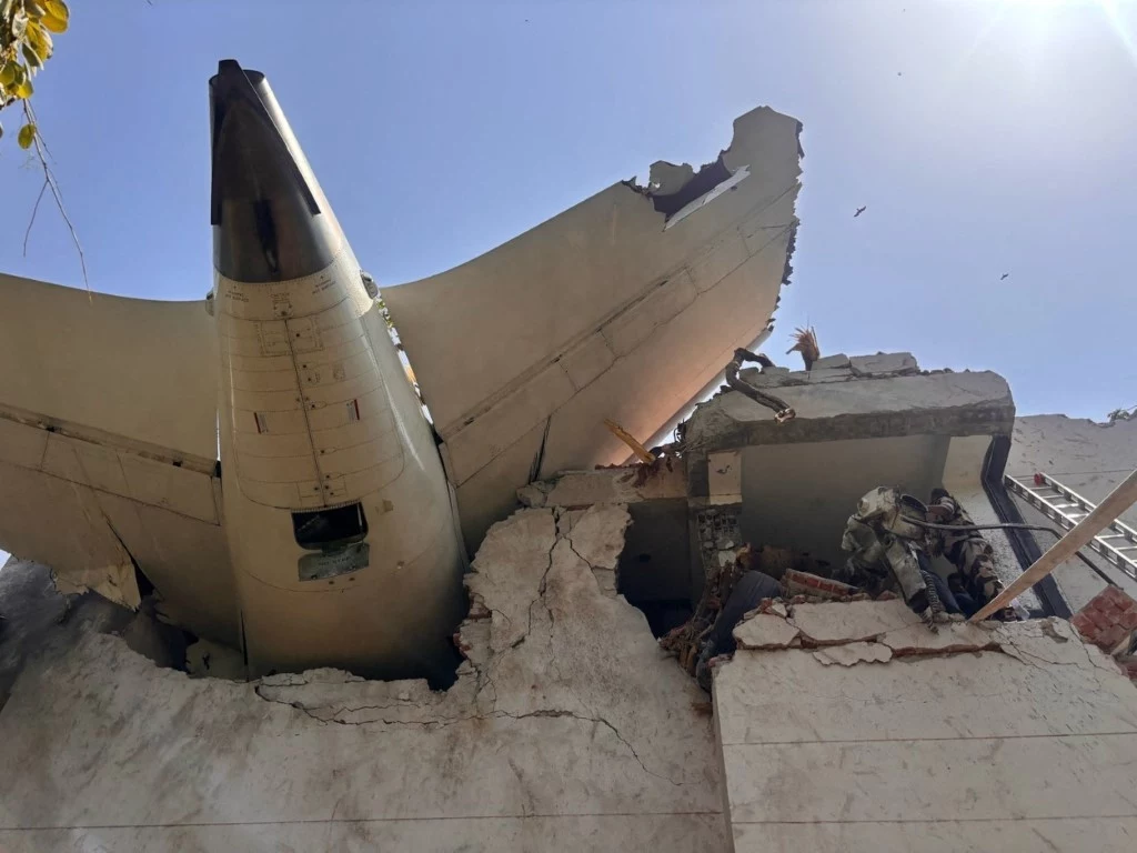 W czwartek rano samolot linii lotniczych Air India rozbił się chwilę po starcie W czwartek rano samolot linii lotniczych Air India rozbił się chwilę po starcie