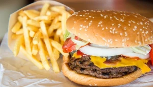 Naprawia to, co psują fast foody. Naukowcy są już pewni