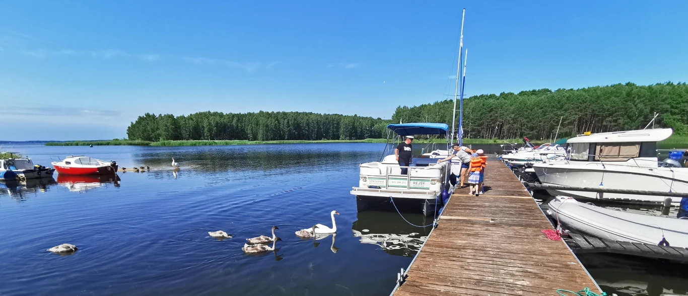 Zalew Sulejowski to dobry pomysł na weekendowy wypad z Łodzi lub Warszawy. Co oferuje?