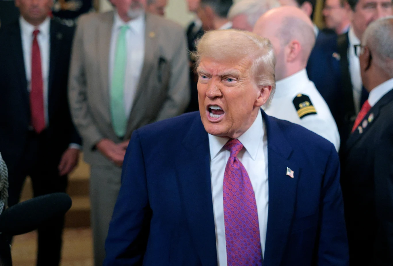 Donald Trump nazwał szefa Fed "matołem" Donald Trump nazwał szefa Fed "matołem"