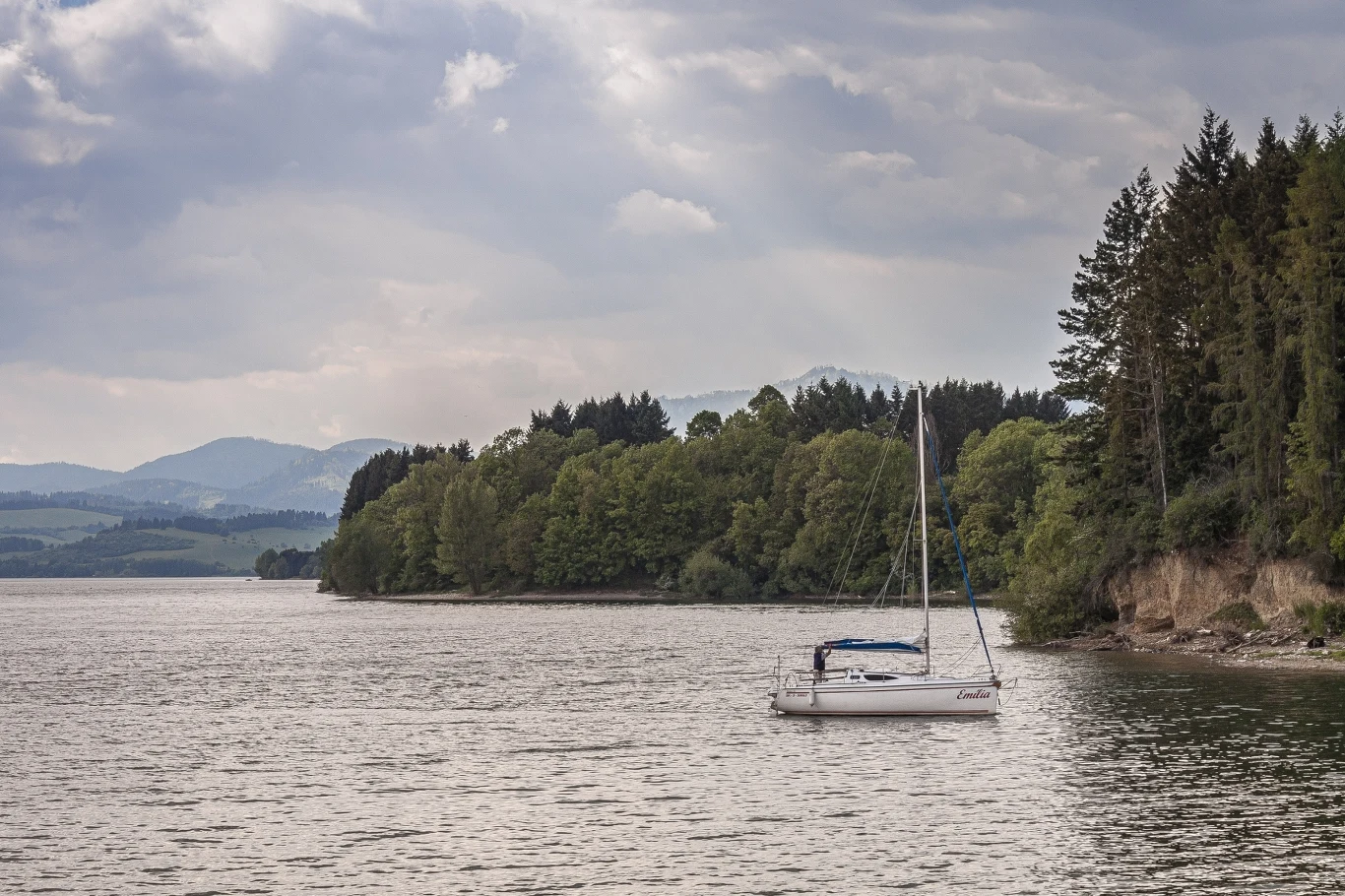 Słowackie jezioro Liptovská Mara to nie lada gratka dla miłośników kąpieli i sportów wodnych. 