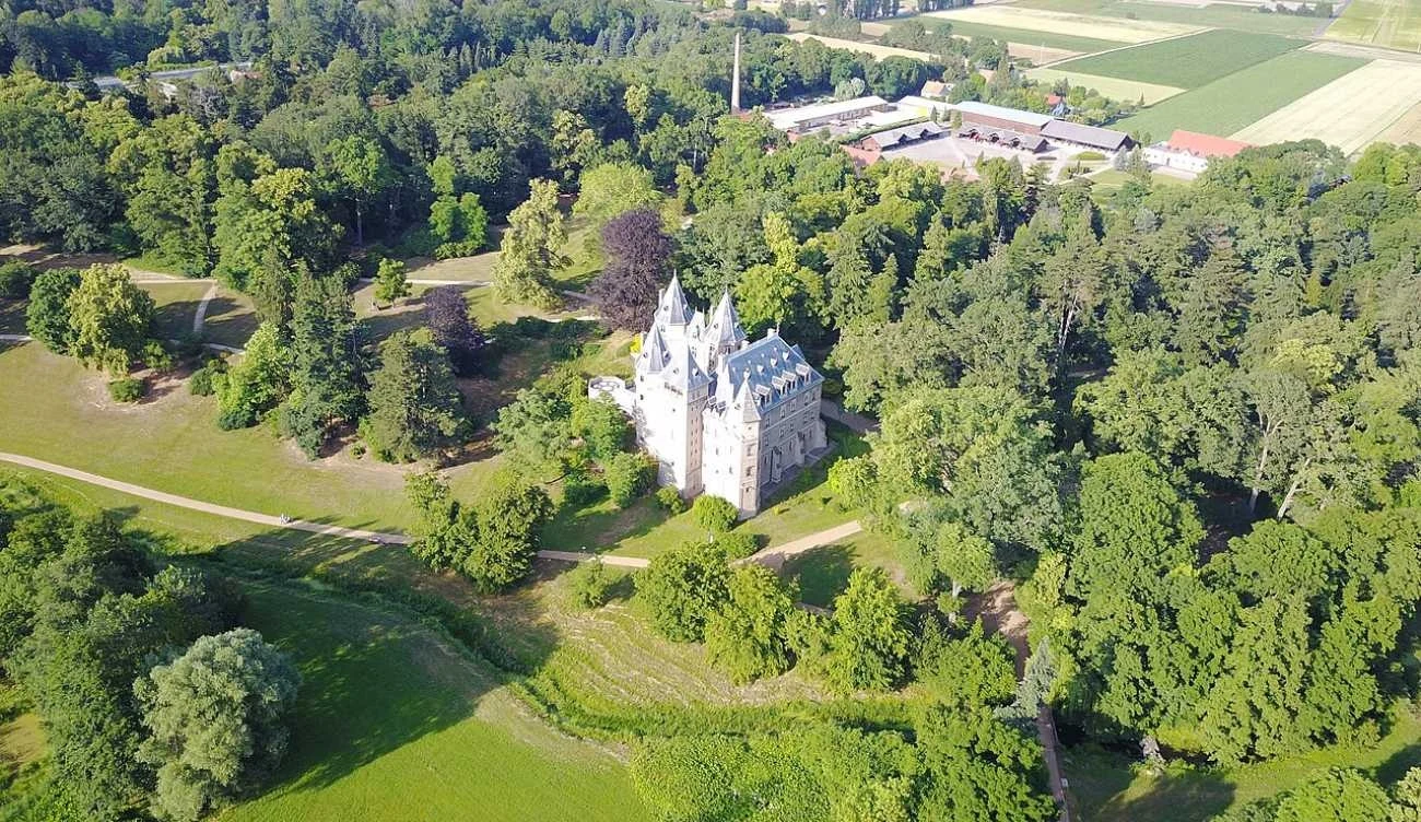 Zamek w Gołuchowie z lotu ptaka Zamek w Gołuchowie z lotu ptaka