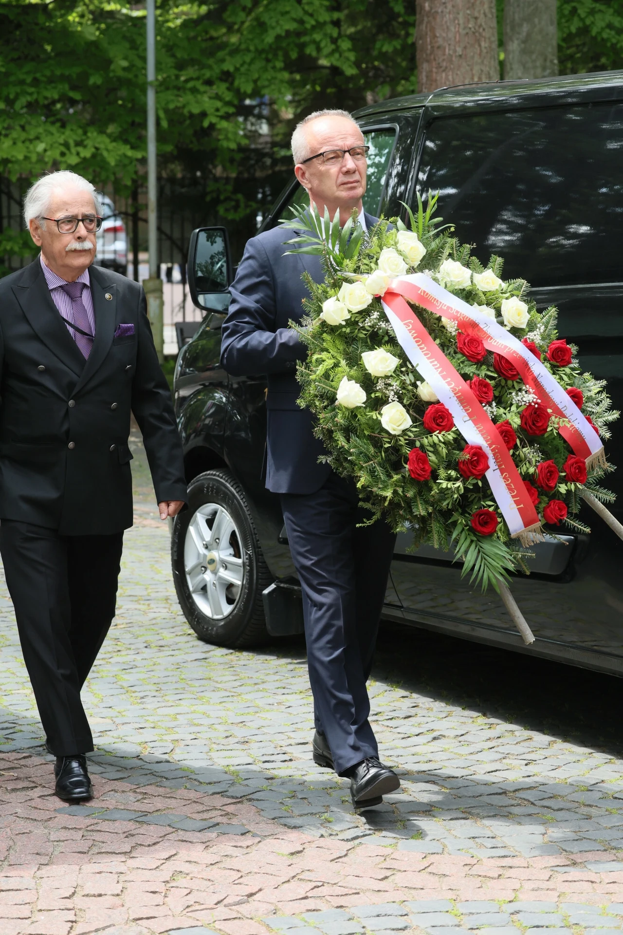 Wiceprezes IPN Krzysztof Szwagrzyk na pogrzebie Ewy Dałkowskiej