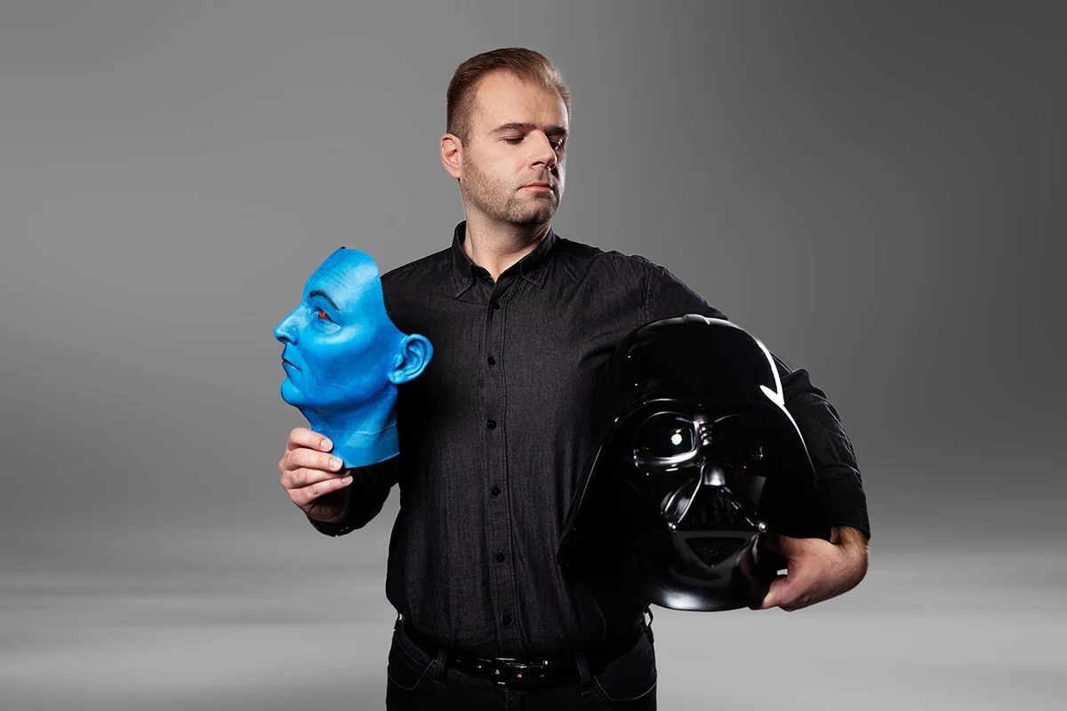 Bohater dokumentu "Dobrze, że nosimy maski" – cosplayer Konrad Kobus Bohater dokumentu "Dobrze, że nosimy maski" – cosplayer Konrad Kobus