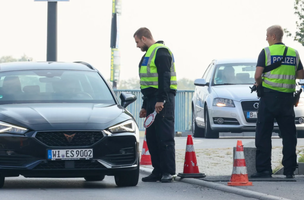 Niemieccy celnicy dokładnie sprawdzają kierowców. Niemieccy celnicy dokładnie sprawdzają kierowców.