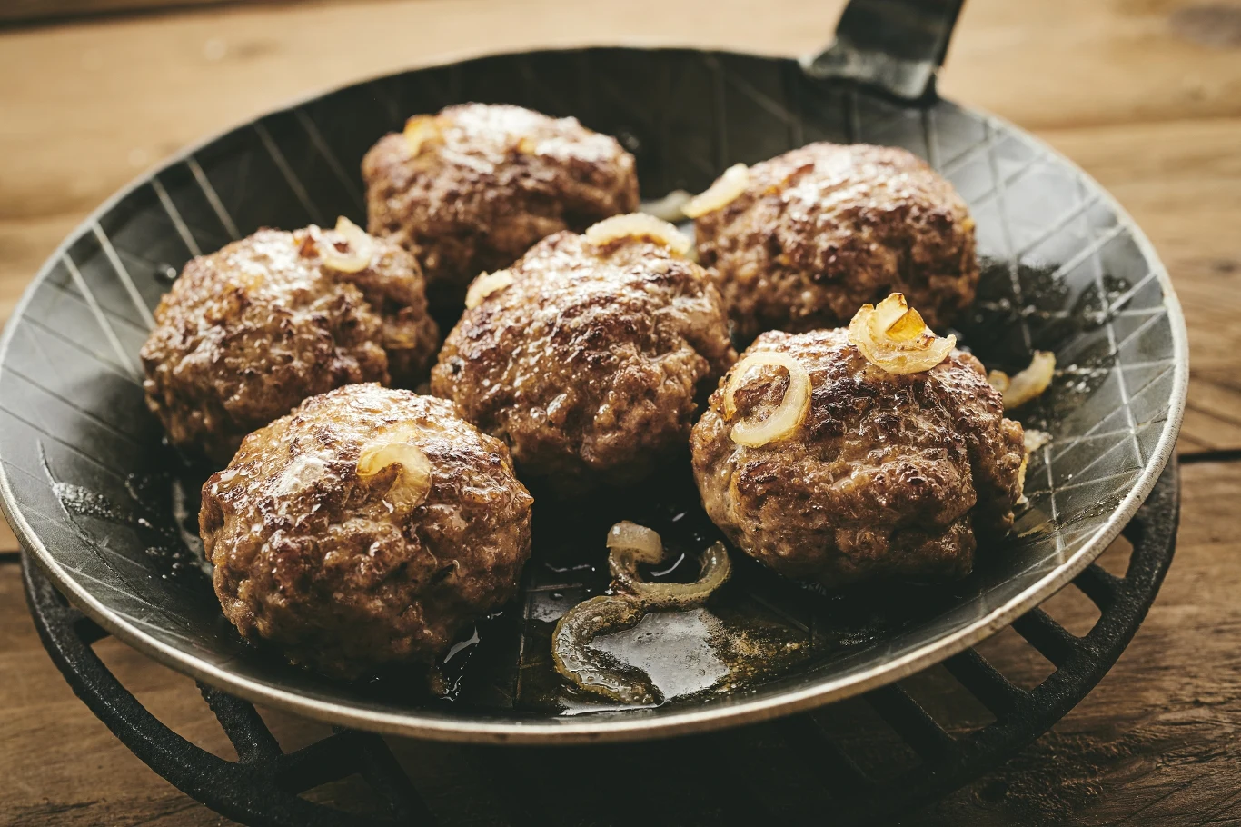 Rumsztyk to idealna propozycja na sycący obiad. Rumsztyk to idealna propozycja na sycący obiad.