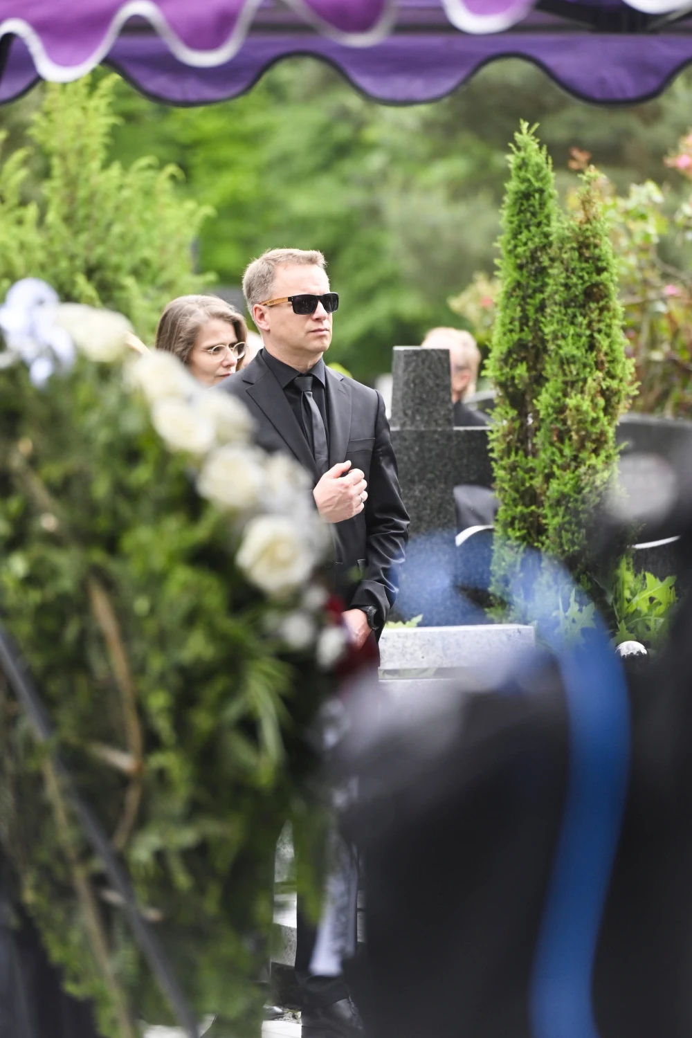 Maciej Stuhr na pogrzebie Ewy Dałkowskiej