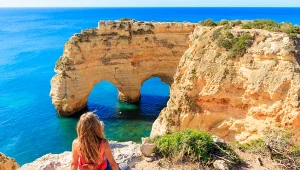 Do Algarve turystów przyciągają widoki i wyjątkowy mikroklimat wybrzeża Atlantyku