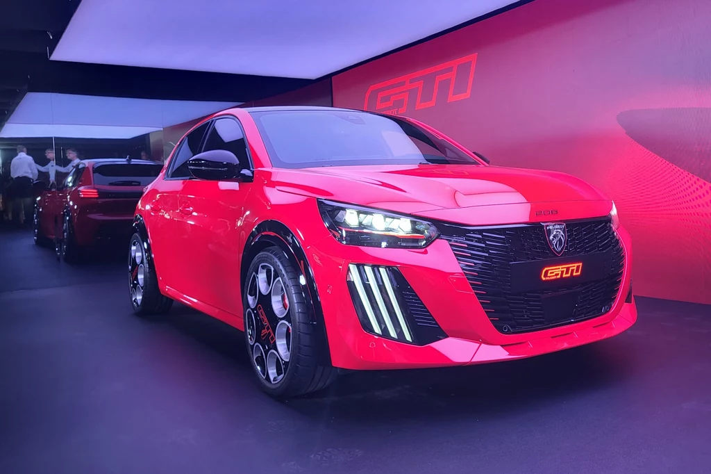 Peugeot E-208 GTi ma 280 KM - będzie szybki, ale czy emocjonujący? Peugeot E-208 GTi ma 280 KM - będzie szybki, ale czy emocjonujący?