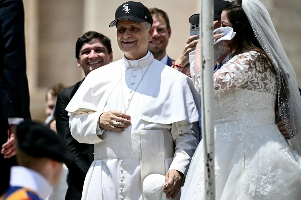 Papież Leon XIV pojawił się na audiencji w czapce White Sox Papież Leon XIV pojawił się na audiencji w czapce White Sox