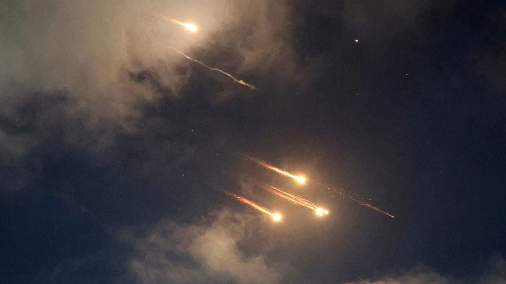 Iran zaatakował Izrael potężną bronią hipersoniczną Iran zaatakował Izrael potężną bronią hipersoniczną