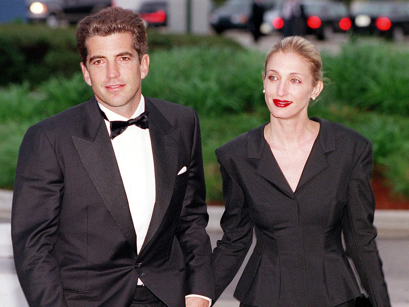 John Kennedy Jr. i Carolyn Bessette w maju 1999 roku John Kennedy Jr. i Carolyn Bessette w maju 1999 roku