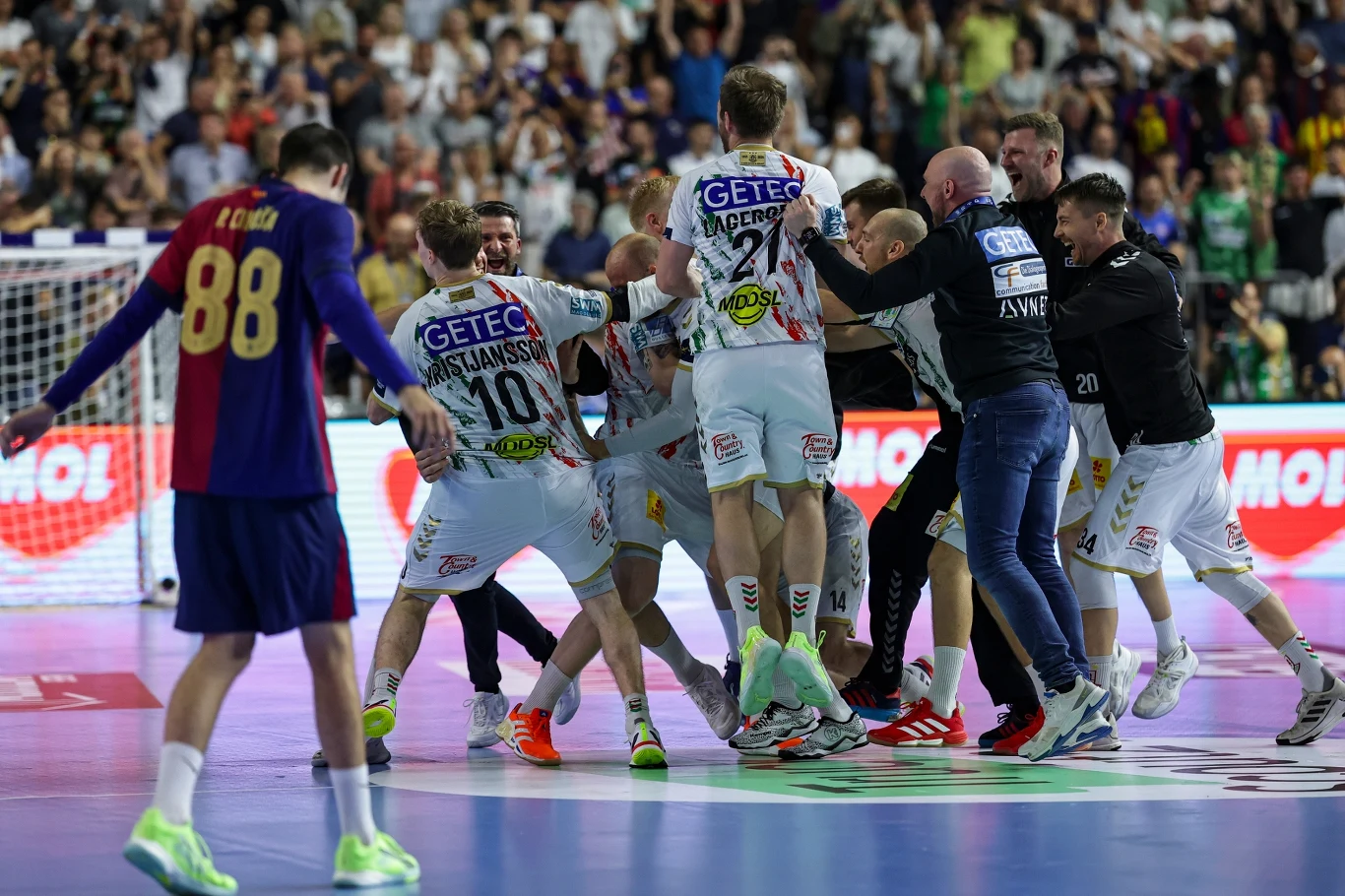 Radość graczy Magdeburga po ostatnim rzucie Tima Hornke