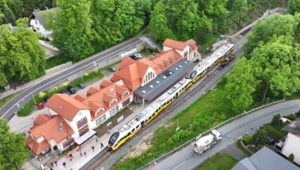 Tłok, opóźnienia i odwołane pociągi. Nieudany start linii do Karpacza