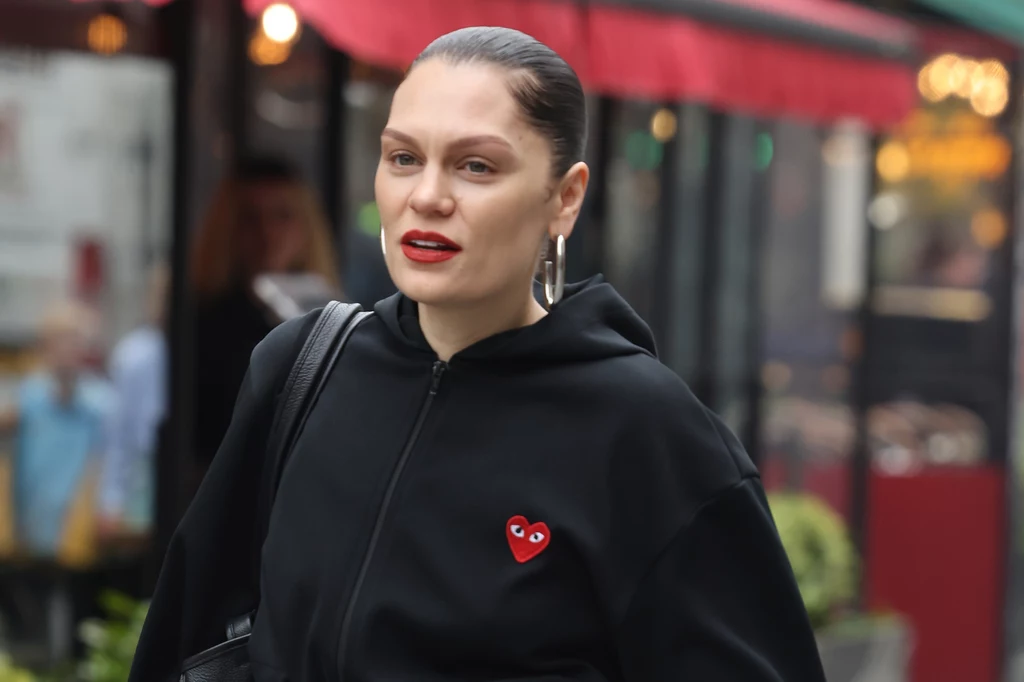 Jessie J choruje na raka Jessie J choruje na raka