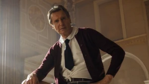 Liam Neeson w filmie "Naga broń"