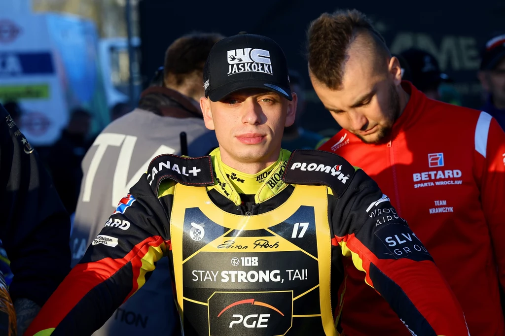 Jakub Krawczyk zamyślony. Jest szansa na duży kontrakt, a to pomoże mu w rozwoju. Jakub Krawczyk zamyślony. Jest szansa na duży kontrakt, a to pomoże mu w rozwoju.