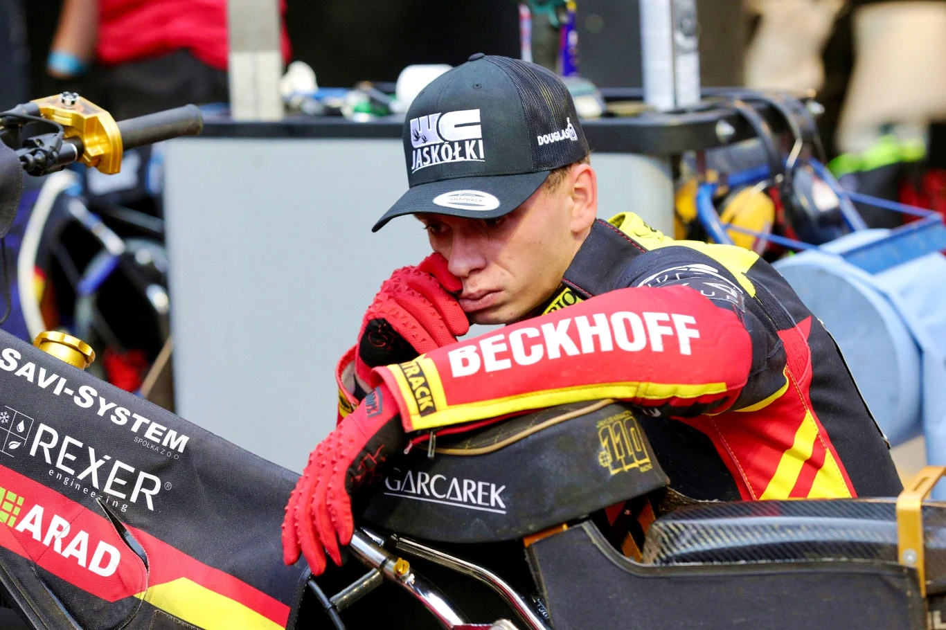 Smutny Jakub Krawczyk. Ma o czym myśleć.