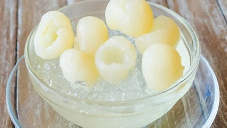 Po usunięciu twardej skóry i pestki mamy pyszny miąższ, który ma wiele właściwości zdrowotnych. 