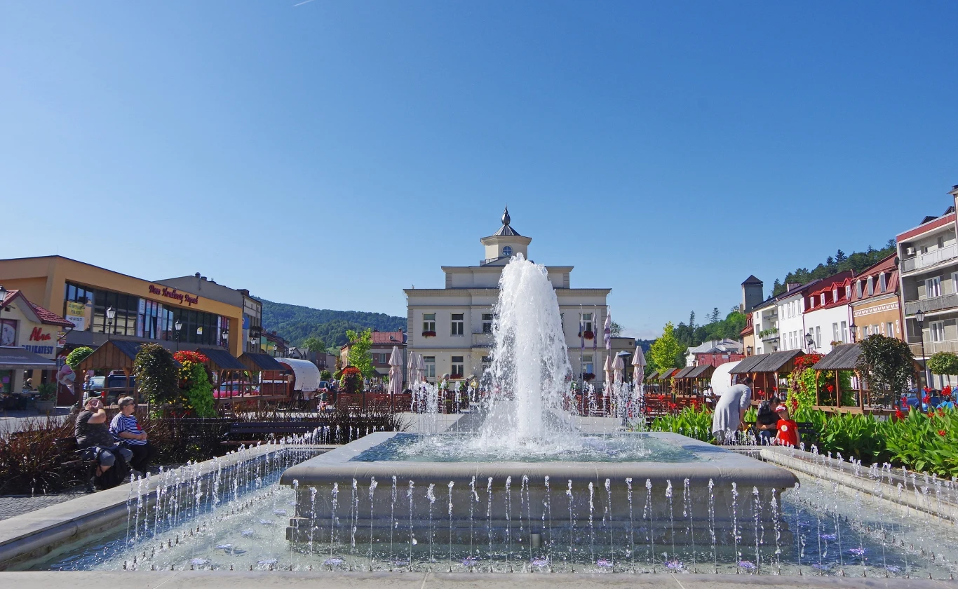 Muszyna to uzdrowisko oferujące liczne atrakcje. Jednym z nich jest kompleks basenów na Zapopradzie. Właśnie startuje tam letni sezon. Muszyna to uzdrowisko oferujące liczne atrakcje. Jednym z nich jest kompleks basenów na Zapopradzie. Właśnie startuje tam letni sezon.