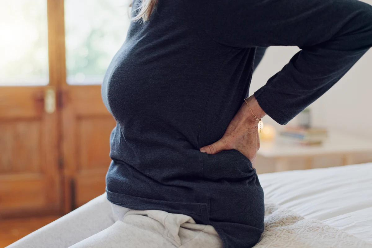 Ból w dole pleców nie zawsze musi świadczyć o zapaleniu "korzonków" Osteoporoza jest podstępna. Jakie objawy powinny zaniepokoić?