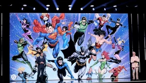 Peter Safran i James Gunn podczas prezentacji DC Studios w 2025 roku