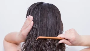 Robisz to po myciu włosów? Pewnie nie wiesz, jak bardzo im szkodzisz
